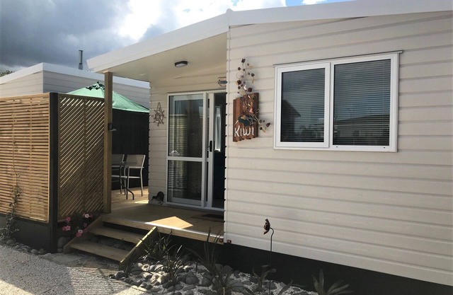 Orewa Kiwi Cabins - Kiwi