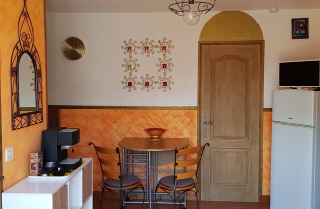 Oriental-style apartment, cosy, quiet, on the edge of the forest, near the ocean