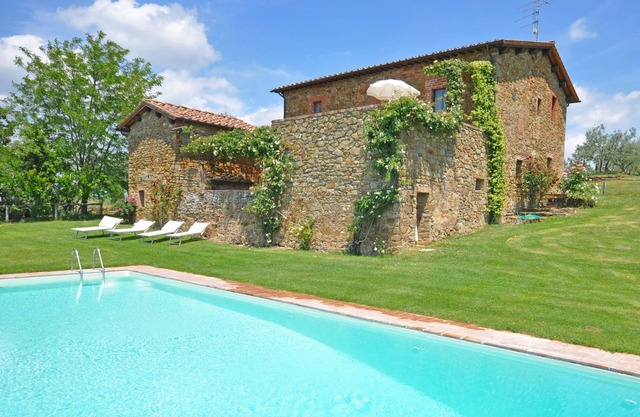 Orietta 1 - Apartment with swimming pool