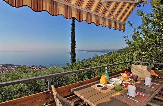 Oriolo: with fantastic views of Lake Garda