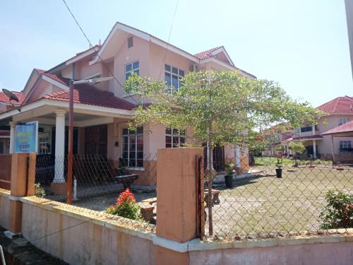 Orkid Camelia Homestay 4 Bedrooms Fully Aircond - Near Drawbridge,Mayang Mall,KTCC,Pasar Payang