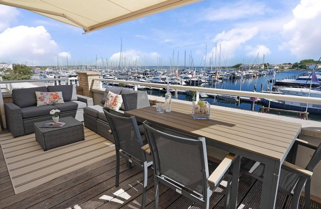 Ouddorp – Marina Port Zélande luxurious vacation apartment, anchored directly to the yacht harbour and Grevelingen, beach reachable by foot (5 minutes).