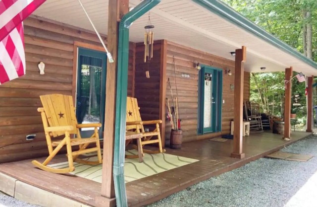 Our Side of Heaven Cabin- Ride the Dragon, w/Hot Tub, Private Lake and Pond