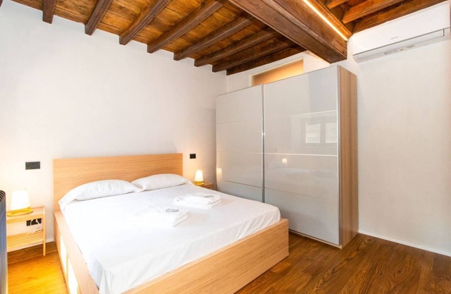 Our wonderful apartment is located in the historic center of Turin, overlooking the rooftops of the Quadrilatero Romano. The house is equipped with every comfort and is perfect for 6 people. The apartment is situated very close to all the main places of