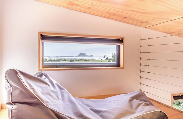 Out The Bay- Guest House at the Beach