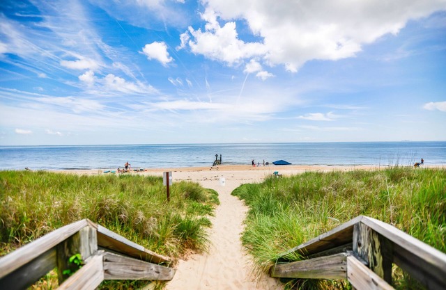 OV Beach Oasis: The Plant House. A 4 minute walk to the beach! 30+ DAY RENTAL