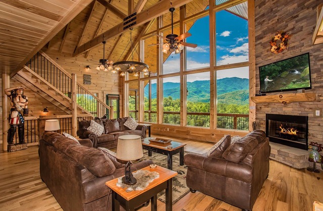 Owner Managed | Cloud Dancer ☁️✨| 180° Mtn Views | Hot Tub | Theater 🎥🍿|Games!