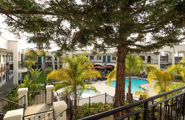 Oxford Suites Pismo Beach