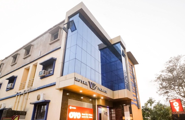 OYO 61384 Hotel Vd Palace