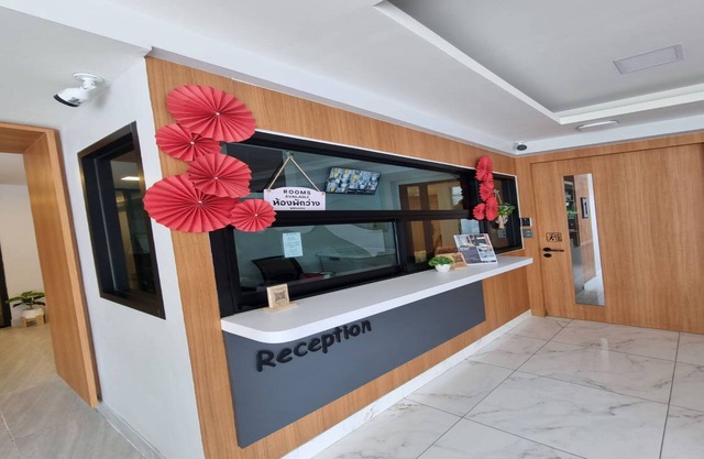 OYO 75495 Ratchadadome Hostel Bangkok