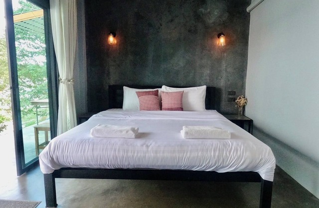 OYO 75530 By the dam cafe and farmstay