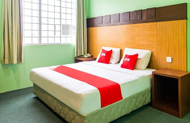 OYO 89408 Royal Hotel