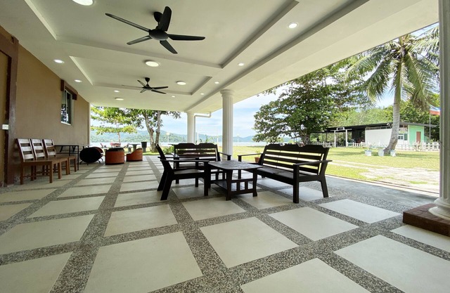 OYO 90317 Ambong Bay Resthouse