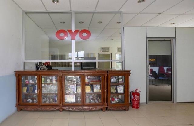 OYO 90441 Cz Traveler's Hotel