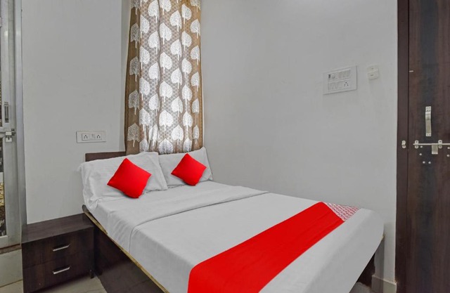OYO Flagship 81280 Mansa Guest House