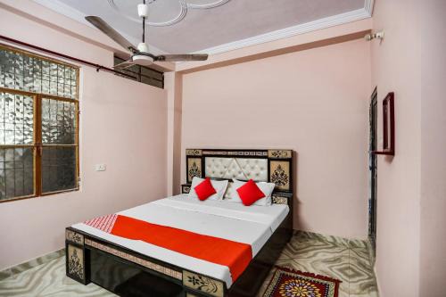 OYO Flagship Lucky Hotel