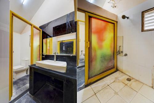 OYO Flagship Queens Palace