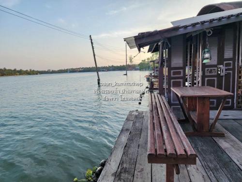 p2 เรือนกระท่อมน้ำ เรือนรอยน้ำ บ้านกามเทพ อัมพวา โฮมสเตย์