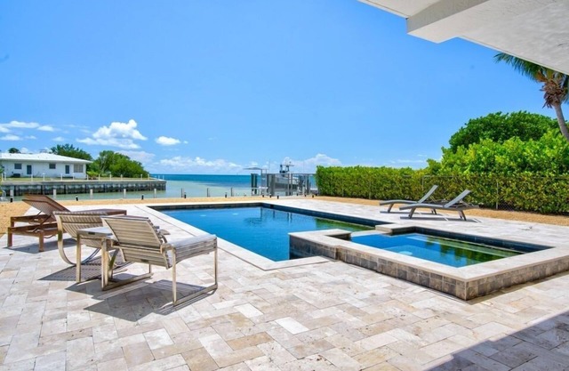 P87 - New Construction house. 4 bedrooms, open water view - Sombrero Beach home!