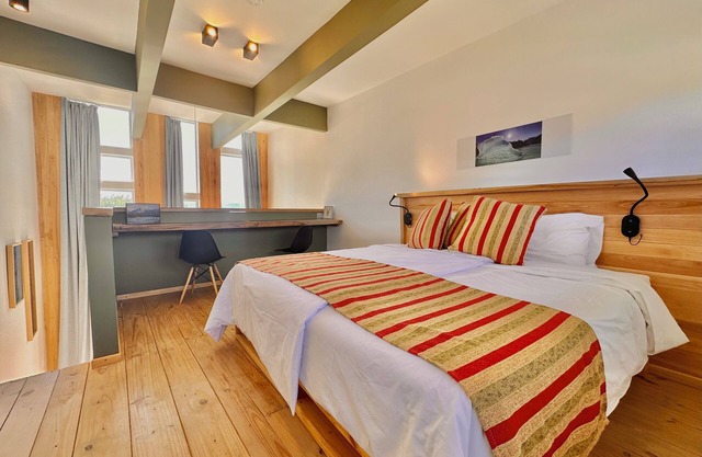 PACHAGONIA Loft: Urbano, con encanto rústico en plan informal.