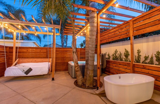 Pacific Beach Grand Villa HotTub &Tub Swing Bed Grill Parking AC Outdoor Shower