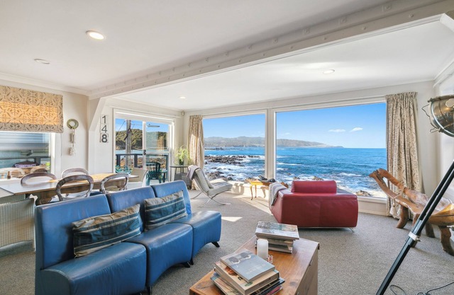 Pacific Oceanfront home near airport with stunning views