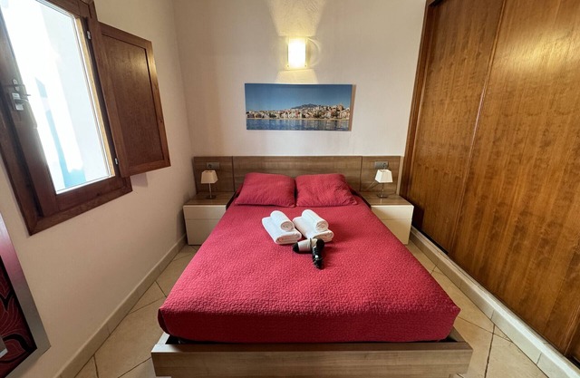 PAL - 1 HABITACIÓN VISTAS A CALLE ESTRECHA