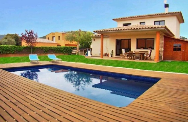 Palamos: Independent villa with garden
