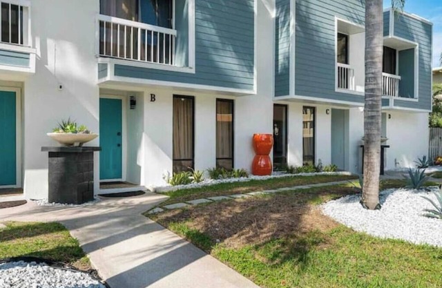 Palm Beach Shores Townhouse Bleu