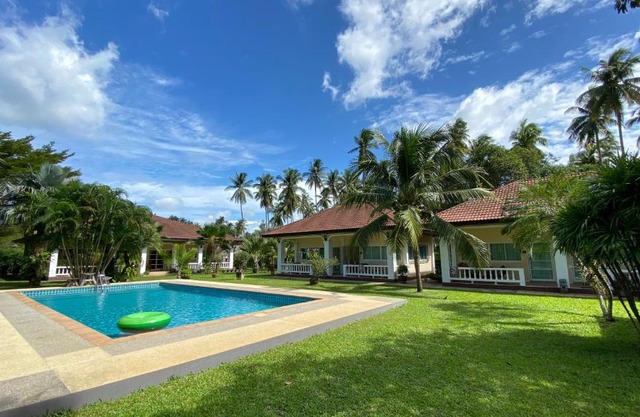 Palm Gardens Resort, Bang Saphan