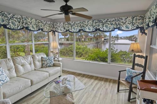 Palm Paradise Waterfront Home - Flagler Beach - Dock - Pet Friendly - Close To The Beach
