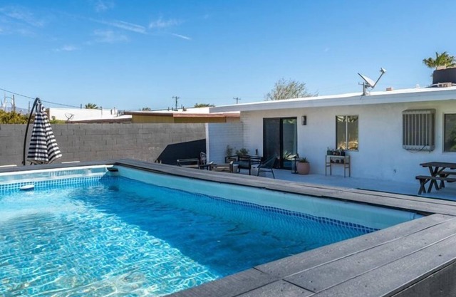 Palm Springs Paradise: Your Chic Desert Escape