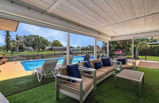 Palmetto Sunset Heated Saltwater Pool SE Cape