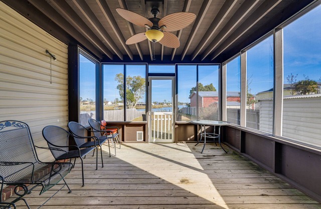 Panama City Waterfront Escape: Fenced Yard & Dock!