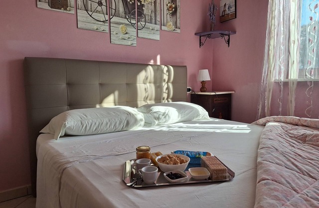 Panoramic apartment with large terrace overlooking the sea, pets allowed.