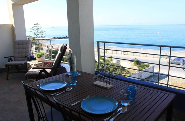 Panoramic beachfront ideal for two couples