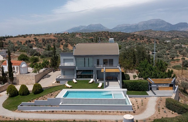 Panoramic Mountain view villa with private pool