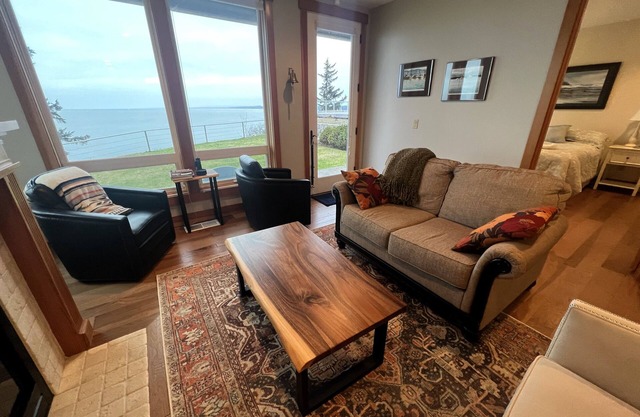 Panoramic Ocean Views on the Cliffs at Whalers Point Condominiums (Sleeps 4)