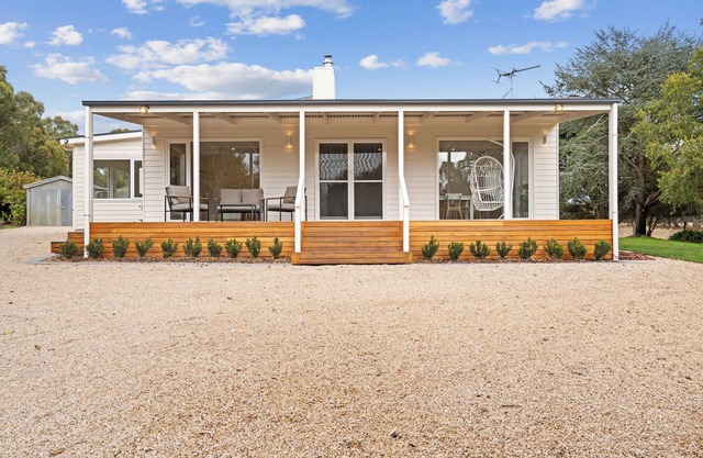 Panoramic views on the doorstep of McLaren Vale, Adelaide Hills and the beach.