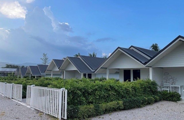 Paper House Resort Bang Saphan Noi