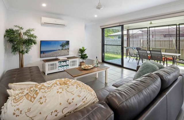 Paradise by the Port, Close To Town, Sleeps 8