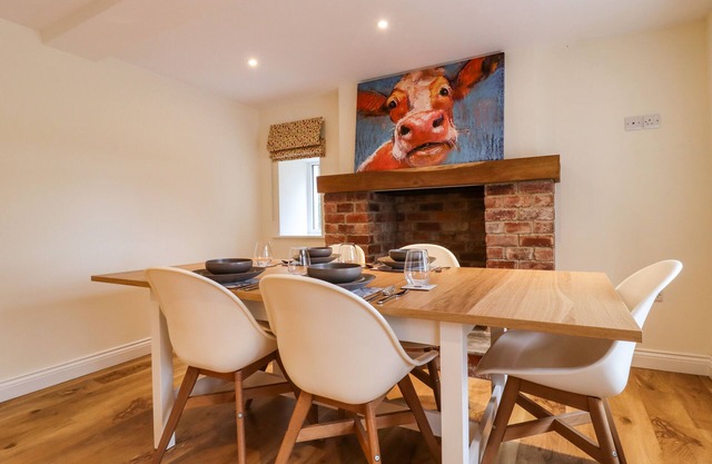 PARADISE COTTAGE, family friendly, with open fire in Bewerley