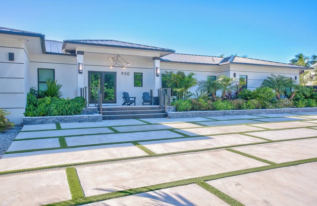 Paradise Oceanside Estate- 6 Bedrooms & 9 BR + Office + Theater Room – SLEEPS 14