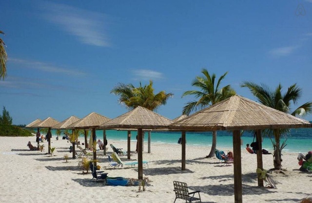 Paradise on the Beach- Newly Renovated Modern Studio