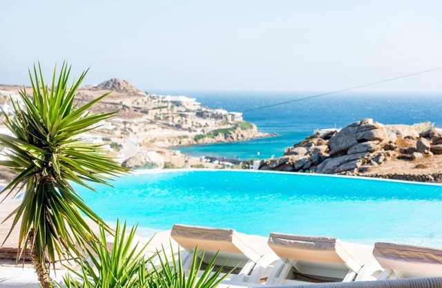 Paraga Scorpios Villa1 hot tub 7 mins walk to beach by Calypso Sunset Villas