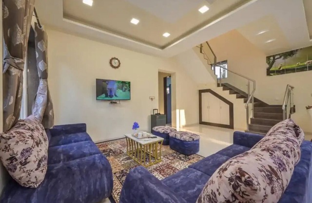 Paramount by Joy Suitesnn