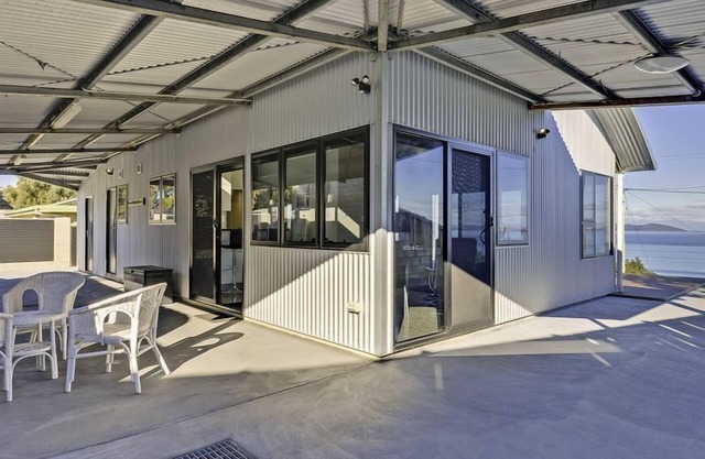 Park Beach Retreat - Ideal for couples