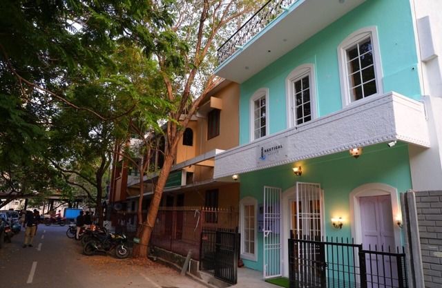 Park & Explore! 5min to beaches, 8min to food, 350yrs history and more on foot.