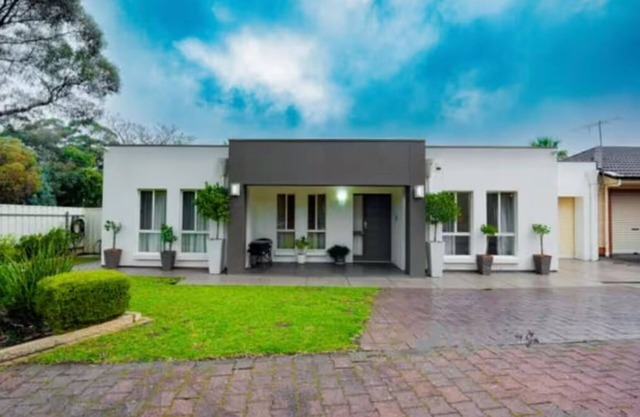 Park facing cozy comfy home - 3 Bedroom