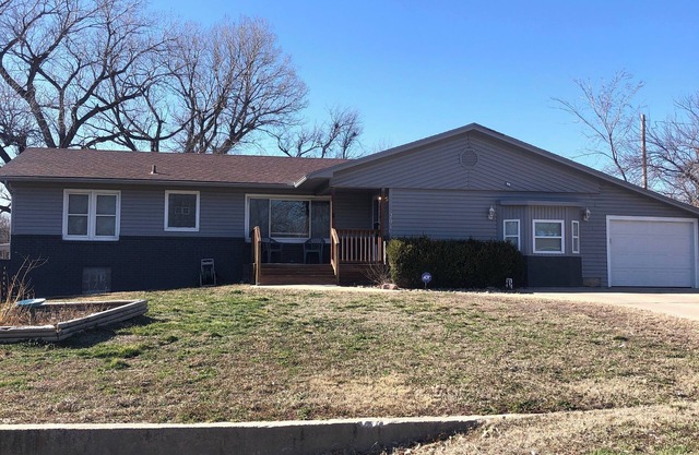 Park Place, a spacious 5-bedroom house with WiFi, AC in lovely Hutchinson